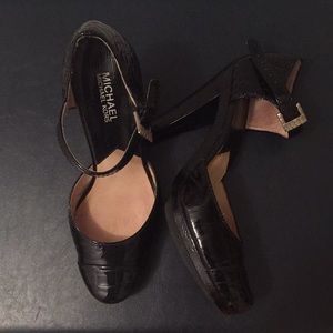 MICHAEL KORS Morgandy Pump